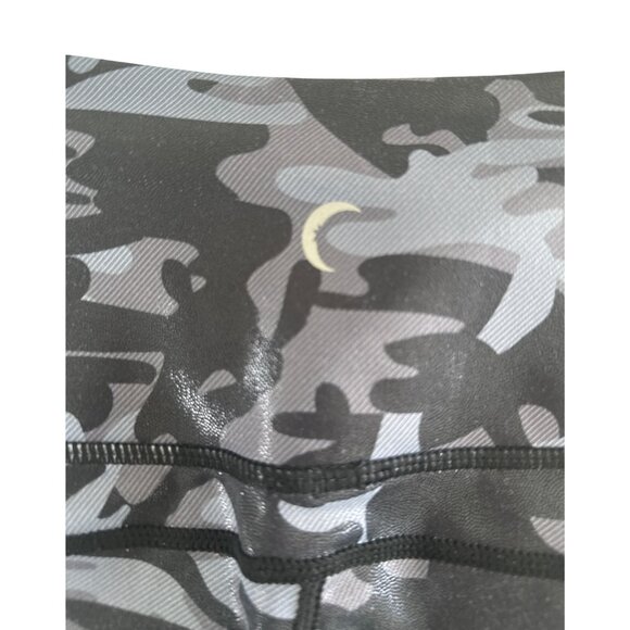 ZYIA ACTIVE Black Camo Metallic Pocket Light n Tight Hi-Rise Capri‎ 20" Size 4 - Picture 8 of 8